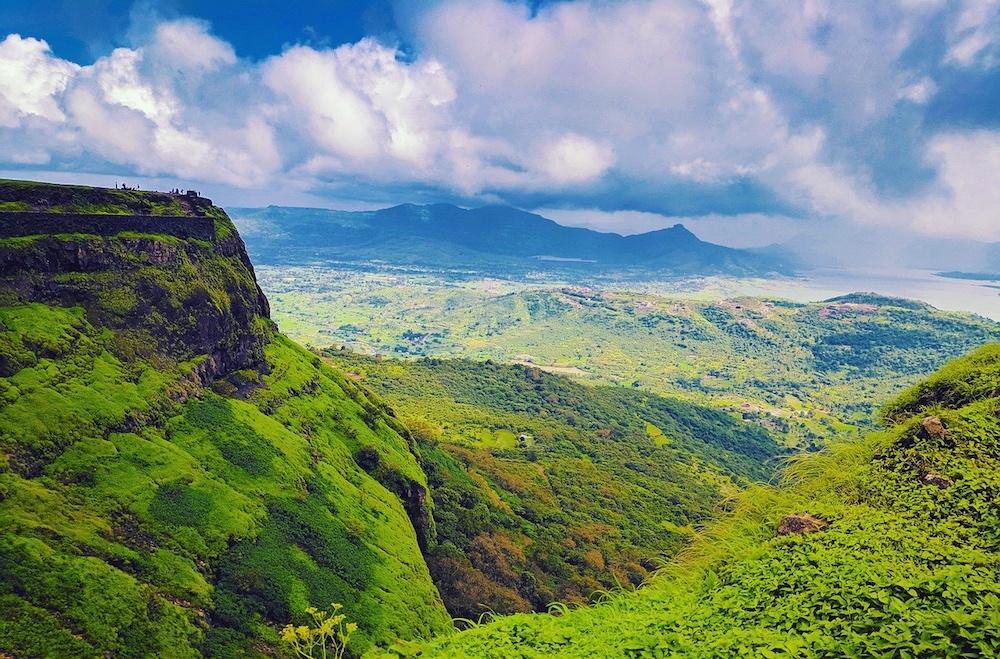 Travel by Bus in India - Western Ghats - AJ Paris Travel Magazine