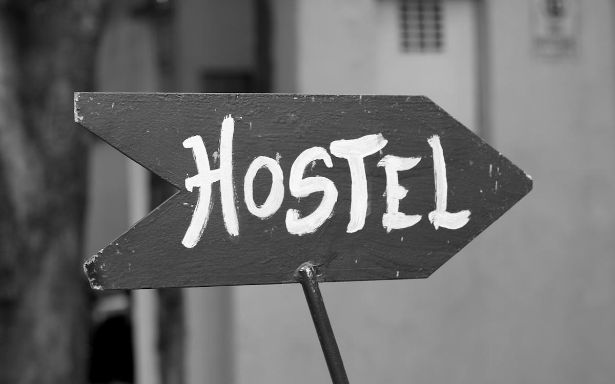 Hostel Etiquette - AJ Paris TRAVEL